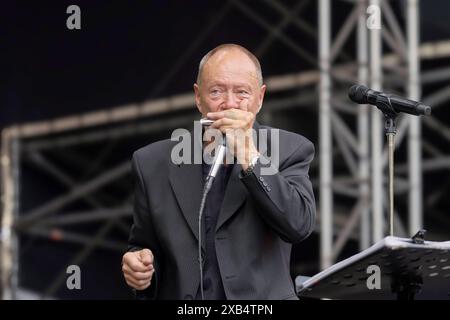 Bernd Kleinow Mundharmonika ist musikalischer Gast bei Thomas Stelzer & Friends SÄSCH - 60 Jahre Das große Jubiläumskonzert zum 60igsten Geburtstag des Dresdner Musikers Thomas Stelzer Open Air in der Freilichtbühne Junge Garde Dresden. *** Bernd Kleinow Mundharmonika è ospite musicale presso Thomas Stelzer Friends SÄSCH 60 Jahre il grande concerto di anniversario per il 60 ° compleanno del musicista di Dresda Thomas Stelzer Open Air presso il palco all'aperto Junge Garde Dresden Foto Stock