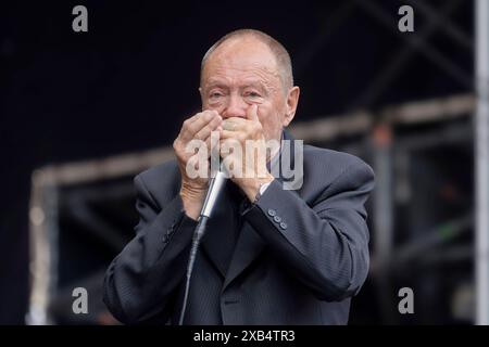 Bernd Kleinow Mundharmonika ist musikalischer Gast bei Thomas Stelzer & Friends SÄSCH - 60 Jahre Das große Jubiläumskonzert zum 60igsten Geburtstag des Dresdner Musikers Thomas Stelzer Open Air in der Freilichtbühne Junge Garde Dresden. *** Bernd Kleinow Mundharmonika è ospite musicale presso Thomas Stelzer Friends SÄSCH 60 Jahre il grande concerto di anniversario per il 60 ° compleanno del musicista di Dresda Thomas Stelzer Open Air presso il palco all'aperto Junge Garde Dresden Foto Stock