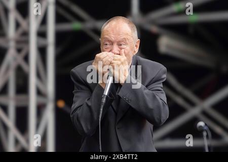 Bernd Kleinow Mundharmonika ist musikalischer Gast bei Thomas Stelzer & Friends SÄSCH - 60 Jahre Das große Jubiläumskonzert zum 60igsten Geburtstag des Dresdner Musikers Thomas Stelzer Open Air in der Freilichtbühne Junge Garde Dresden. *** Bernd Kleinow Mundharmonika è ospite musicale presso Thomas Stelzer Friends SÄSCH 60 Jahre il grande concerto di anniversario per il 60 ° compleanno del musicista di Dresda Thomas Stelzer Open Air presso il palco all'aperto Junge Garde Dresden Foto Stock