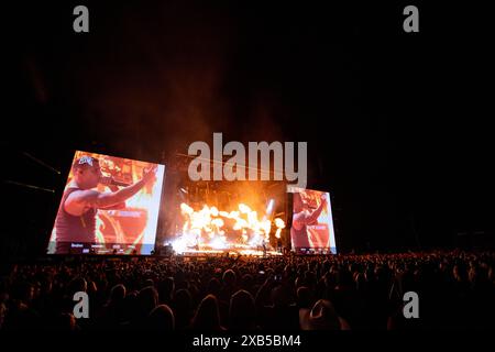 Flammenwerfer während des Auftritts der australischen Metalcore-Band Parkway Drive im Rahmen des Festivals Rock am Ring 2024 am Nürburgring. Nürburg Nürburgring Rheinland-Pfalz Deutschland *** Flamethrower durante l'esibizione della band metalcore australiana Parkway Drive come parte del Rock am Ring 2024 festival al Nürburgring Nürburg Nürburgring Renania-Palatinato Germania Foto Stock