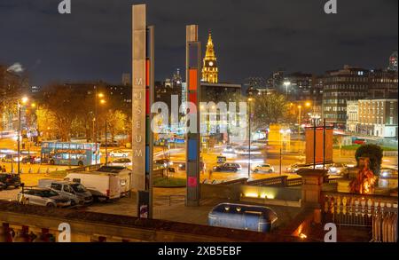 Old Haymarket e ingresso al Queensway Mersey Tunnel, Liverpool. Immagine scattata il 25 novembre 2024. Foto Stock