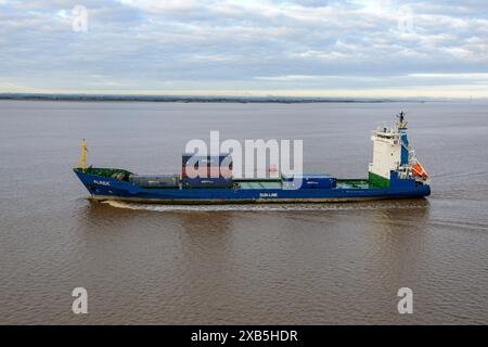 Alrek in uscita dal porto di Hull Foto Stock