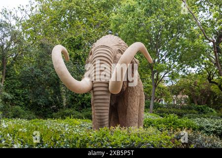 Barcellona, ​​Spain - 20 maggio 2024, statua di un elefante nel parc de la ciutadella Foto Stock