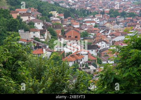 Vista sulla città di Prizren in Kosovo nei Balcani Foto Stock