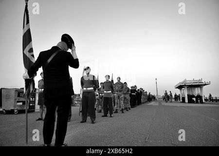 Cadetti al D-Day 80th Anniversary Parade Western Esplanade Hove Brighton Inghilterra Regno Unito Foto Stock