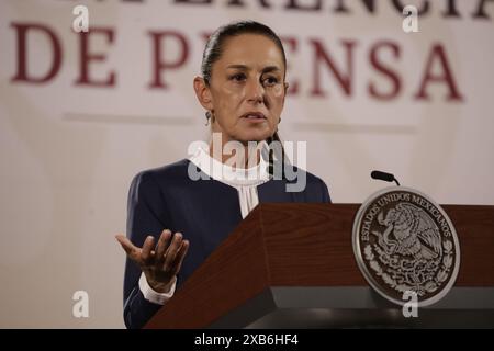 Non esclusiva: La presidente entrante del Messico, Claudia Sheinbaum Pardo, partecipa al suo primo briefing al Palazzo Nazionale dopo l'incontro con il presidente uscente Foto Stock