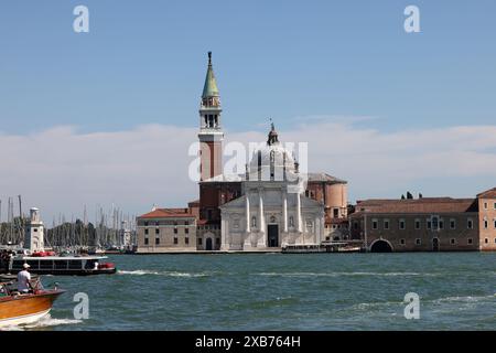 Venezia - 5 settembre 2022: basilica di San Giorgio maggiore, progettata da Andrea Palladio e situata sull'isola di San Giorgio maggiore. Foto Stock