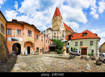 Piazza storica a Weissenkirchen, cittadina nella valle di Wachau Foto Stock