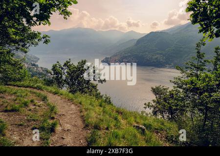 Vista del lago di Como in primavera Foto Stock