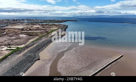 Una vista aerea della costa di Ardrossan, in Scozia, in una giornata di sole Foto Stock