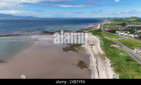 Una vista aerea della costa di Ardrossan, in Scozia, in una giornata di sole Foto Stock