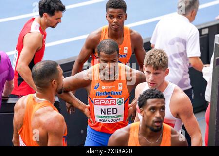 Roma, Italia. 11 giugno 2024. ROMA, ITALIA - 11 GIUGNO: Ramsey Angela dei Paesi Bassi (centro), Isaya Klein Ikkink dei Paesi Bassi (dietro), Isayah Boers dei Paesi Bassi (davanti a destra) dopo aver gareggiato nella staffetta 4 x 400 m durante il quinto giorno dei Campionati europei di atletica leggera - Roma 2024 allo Stadio Olimpico l'11 giugno 2024 a Roma, Italia. (Foto di Joris Verwijst/Agenzia BSR) credito: Agenzia BSR/Alamy Live News Foto Stock