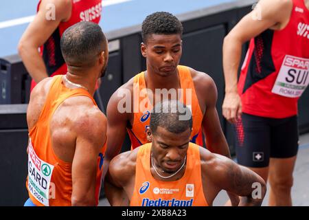 Roma, Italia. 11 giugno 2024. ROMA, ITALIA - 11 GIUGNO: Isaya Klein Ikkink dei Paesi Bassi (centro), Ramsey Angela dei Paesi Bassi (fronte), Terrence Agard dei Paesi Bassi (sinistra) gareggiando nella staffetta 4 x 400 m durante il quinto giorno dei Campionati europei di atletica leggera - Roma 2024 allo Stadio Olimpico l'11 giugno 2024 a Roma, Italia. (Foto di Joris Verwijst/Agenzia BSR) credito: Agenzia BSR/Alamy Live News Foto Stock