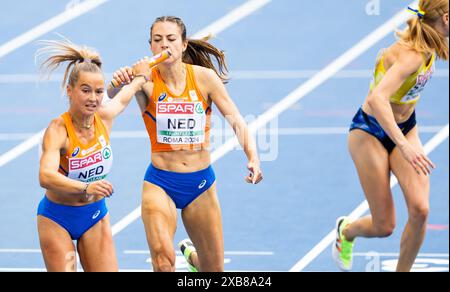 ROMA - Eveline Saalberg, Anne van de Wiel in azione sulla staffetta 4x400 m nella quinta giornata dei Campionati europei di atletica leggera. ANP IRIS VAN DEN BROEK Foto Stock