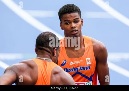 Roma, Italia. 11 giugno 2024. ROMA, ITALIA - 11 GIUGNO: Ramsey Angela dei Paesi Bassi parla con Isaya Klein Ikkink dei Paesi Bassi gareggiando nella staffetta 4 x 400 m durante il quinto giorno dei Campionati europei di atletica leggera - Roma 2024 allo Stadio Olimpico l'11 giugno 2024 a Roma, Italia. (Foto di Joris Verwijst/Agenzia BSR) credito: Agenzia BSR/Alamy Live News Foto Stock