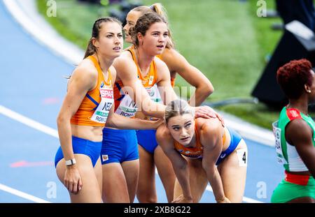 ROMA - Eveline Saalberg, Anne van de Wiel, Myrte van der Schoot e Lisanne de Witte in azione sulla staffetta 4x400 m nella quinta giornata dei Campionati europei di atletica leggera. ANP IRIS VAN DEN BROEK Foto Stock