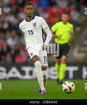 07 giu 2024 - Inghilterra contro Islanda - amichevole internazionale - Wembley. Ezri Konsa in azione. Foto : Mark Pain / Alamy Live News Foto Stock