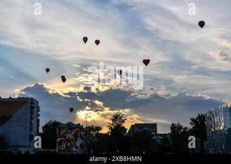 (240611) -- NIZHNY NOVGOROD, 11 giugno 2024 (Xinhua) -- i palloni volanti sono raffigurati a Nizhny Novgorod, Russia, 9 giugno 2024. (Xinhua/Cao Yang) Foto Stock