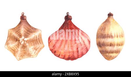 Set di giocattoli per l'albero di Natale. Cono di pino vintage rosso e oro, conchiglia e stelle formano giocattoli. Decorazioni natalizie in vetro acquerello o decorazioni di Capodanno. Mano Foto Stock