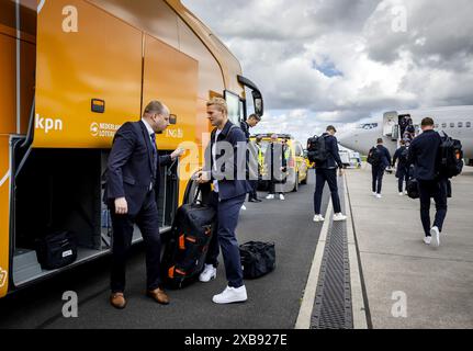 Rotterdam, Paesi Bassi. 11 giugno 2024. ROTTERDAM - Matthijs de Ligt della nazionale olandese prima della partenza per la Germania. La selezione va a Wolfsburg per il campo di allenamento in vista del Campionato europeo di calcio. ANP SEM VAN DER WAL credito: ANP/Alamy Live News Foto Stock