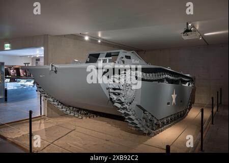 Ethel 'WATER BUFFALO' Landing Vehicle Tracked (LVT), veicolo anfibio semovente utilizzato dai Marines e dall'esercito degli Stati Uniti negli sbarchi durante il W Foto Stock