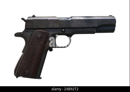 Una pistola calibro Colt M1911 A1 45 ACP su sfondo bianco. usato nella seconda guerra mondiale Foto Stock