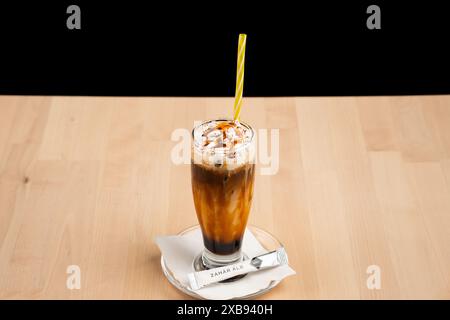 Un delizioso caffè freddo perfetto in qualsiasi momento Foto Stock