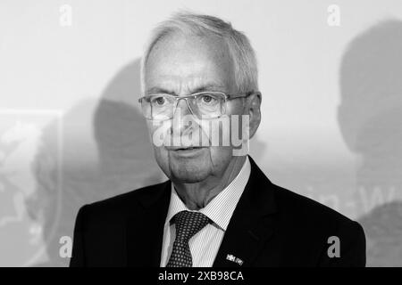 Der ehemalige Bundesumweltminister Klaus Töpfer CDU ist AM 8. Juni 2024 im alter von 85 Jahren gestorben. Hier zu sehen bei der Verleihung des Staatspreises des Landes NRW an ihn im WCCB Bonn. Archivfoto, Fotomontage Bonn, 16.09.2019 NRW Deutschland *** l'ex ministro federale dell'ambiente Klaus Töpfer CDU è morto l'8 giugno 2024 all'età di 85 anni mostrato qui alla presentazione del Premio di Stato NRW a lui presso l'archivio WCCB Bonn foto, photomontage Bonn, 16 09 2019 NRW Germania Copyright: xChristophxHardtx Foto Stock