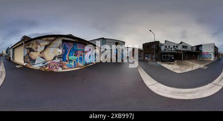 Visualizzazione panoramica a 360 gradi di Panorama a 360° della cultura della Street art sotterranea della Back Alley Gallery a Eggins Lane CBD di Lismore Northern Rivers New South Wales Australia