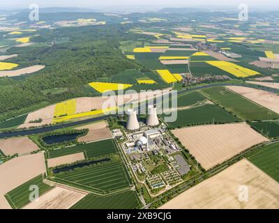 Anche questa centrale nucleare tedesca, Kernkraftwerk Grohnde, è in fase di smantellamento. L'energia nucleare pulita non viene più generata in Germania. La fabbrica si trova sul fiume Weser, che fornisce l'acqua di raffreddamento. ANP/ Hollandse Hoogte/ Aerovista Aerial Photography netherlands Out - belgium Out Foto Stock