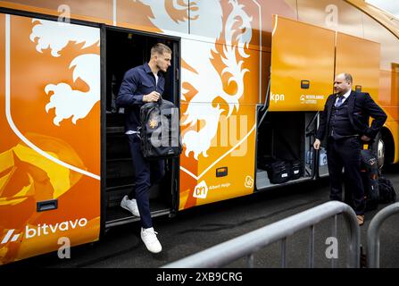 Rotterdam, Paesi Bassi. 11 giugno 2024. ROTTERDAM - Justin Bijlow della nazionale olandese prima della partenza per la Germania. La selezione va a Wolfsburg per il campo di allenamento in vista del Campionato europeo di calcio. ANP SEM VAN DER WAL credito: ANP/Alamy Live News Foto Stock