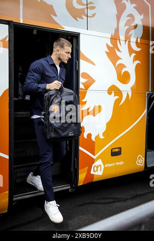 Rotterdam, Paesi Bassi. 11 giugno 2024. ROTTERDAM - Justin Bijlow della nazionale olandese prima della partenza per la Germania. La selezione va a Wolfsburg per il campo di allenamento in vista del Campionato europeo di calcio. ANP SEM VAN DER WAL credito: ANP/Alamy Live News Foto Stock