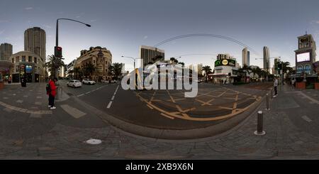 Visualizzazione panoramica a 360 gradi di Panorama a 360° di Surfers Paradise Boulevard al tramonto Surfers Paradise Gold Coast Queensland Australia