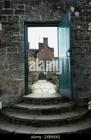 I giardini di Chartwell, casa di Sir Winston Churchill nel Kent, in primavera Foto Stock