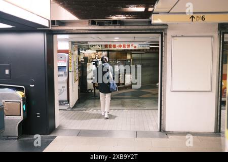 Tokyo - 2024 maggio 20: Centro commerciale sotterraneo Asakusa. È stato costruito nel 1955, Asakusa Underground Mall è diventato il terzo edificio di questo tipo Foto Stock