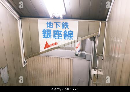 Tokyo - 2024 maggio 20: Centro commerciale sotterraneo Asakusa. È stato costruito nel 1955, Asakusa Underground Mall è diventato il terzo edificio di questo tipo Foto Stock