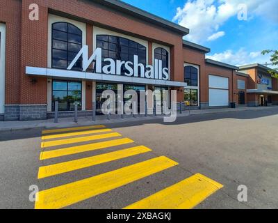 Toronto, ON, Canada - 3 aprile 2024: Vista sul segno del negozio Marshalls a Toronto Foto Stock