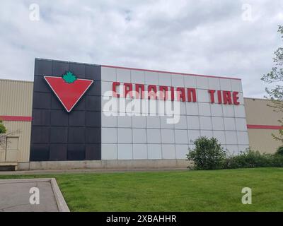 Toronto, ON, Canada – 2 maggio 2024: Canadian Tire Storefront. Canadian Tire è un'azienda canadese con sede centrale a Toronto Foto Stock