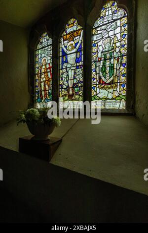 Finestra commemorativa della guerra. St Thomas a Beckett Church, Wolvesnewton, Monmouthshire, Galles. REGNO UNITO Foto Stock