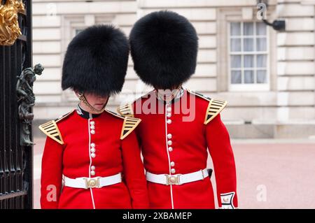 Inghilterra, Londra, Buckingham Palace, membro della Guardia scozzese a Buckingham Palace Foto Stock