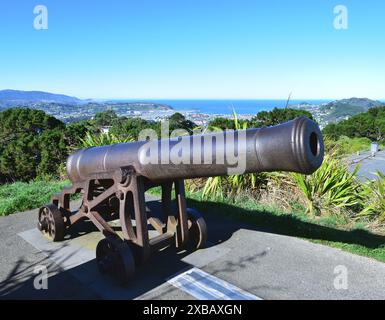 Storico cannone sopra l'aeroporto di Wellington, nuova Zelanda Foto Stock