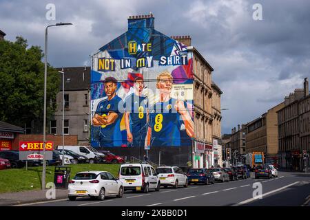 Un nuovo murale nell'estremità est di Glasgow con i giocatori scozzesi (da sinistra) che Adams, Andy Robertson e Scott McTominay, è stato svelato in vista della partita di apertura degli Euros contro la Germania di venerdì. Data foto: Martedì 11 giugno 2024. Foto Stock