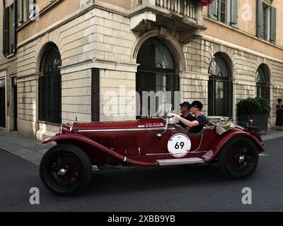 Brescia, Italia. 11 giugno 2024. I partecipanti prima della 1000 miglia Race 2022, a Brescia (BS), Italia il 10 giugno 2024. Credito: Agenzia fotografica indipendente/Alamy Live News Foto Stock