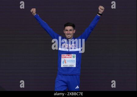 La medaglia d'oro Alexis Miellet del Team France festeggia sul podio durante la cerimonia della medaglia per la finale maschile di Steeplechase di 3000 m durante la 26a edizione dei Campionati europei di atletica leggera di Roma 2024 allo Stadio Olimpico di Roma, Italia - martedì 11 giugno 2024 - Sport, Atletica (foto di Fabrizio Corradetti/LaPresse) Foto Stock