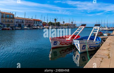 Vista panoramica del porto di Mèze a Hérault, a Occitanie, Francia Foto Stock