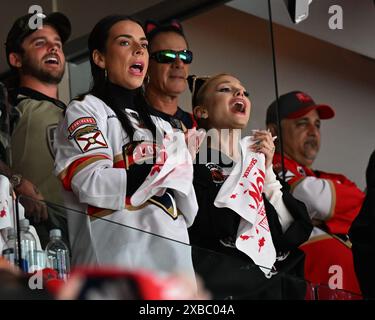 Sunrise, Florida, Stati Uniti. 10 giugno 2024. Ariana grande ai Florida Panthers vs Edmonton Oilers durante la seconda partita delle finali della Stanley Cup all'Amerant Bank area il 10 giugno 2024 a Sunrise, Florida. Crediti: Mpi04/Media Punch/Alamy Live News Foto Stock