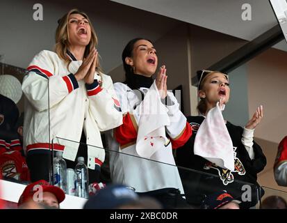 Sunrise, Florida, Stati Uniti. 10 giugno 2024. Ariana grande ai Florida Panthers vs Edmonton Oilers durante la seconda partita delle finali della Stanley Cup all'Amerant Bank area il 10 giugno 2024 a Sunrise, Florida. Crediti: Mpi04/Media Punch/Alamy Live News Foto Stock