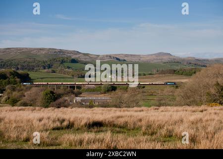 25/05/2013 Viadotto di Clapham (Yorkshire) 47818 + 47501 Artigianato (coda) 1Z79 1645 Ravenglass - Crewe Northern Belle (Eng Work @ Lancaster South Jn) Foto Stock