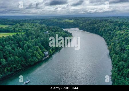 Vista aerea del fiume Odet a sud di Quimper, Finistere Penn ar Bed Department, Brittany Breizh Region, Francia Foto Stock