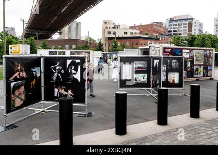 Brooklyn, New York, Stati Uniti. 11 giugno 2024. Mostra fotografica Photoville al Brooklyn Bridge Park di New York. (Credit Image: © Michael Brochstein/ZUMA Press Wire) SOLO PER USO EDITORIALE! Non per USO commerciale! Crediti: ZUMA Press, Inc./Alamy Live News Foto Stock